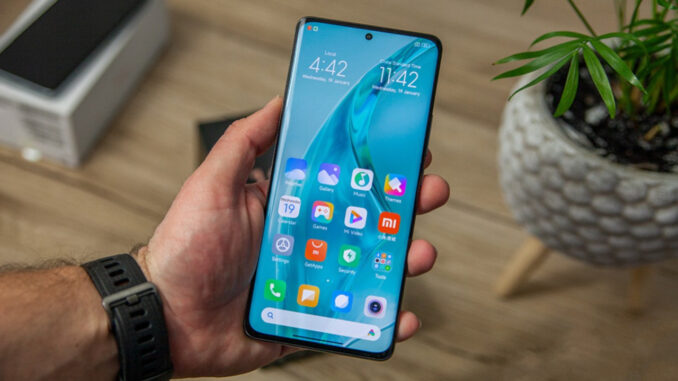amiral-gemisi-xiaomi-13-ve-miui-14ten-ilk-kareler-geldi-IN9QAgR9.jpg