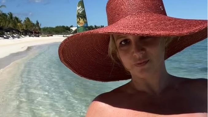 britney-spears-ciplak-pozlari-ile-sosyal-medyayi-karistirdi-zwysBOgT.png