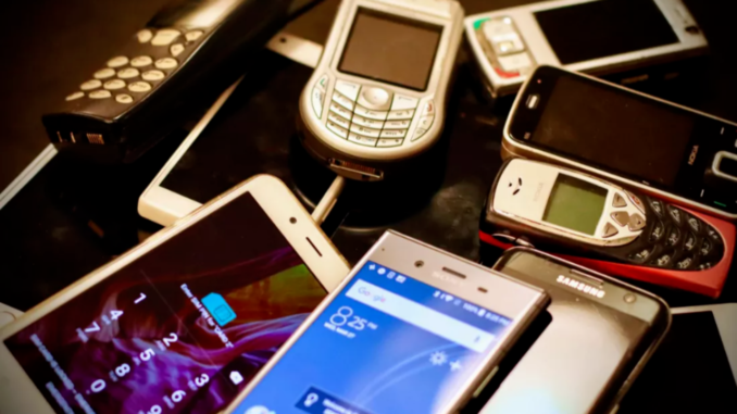 nokia-3310lar-samsung-e250ler-donusuyor-canim-yilan-oyunu-6e7Fybi9.png