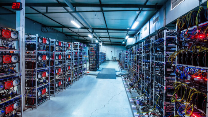 o-ulke-ilk-gunes-enerjili-bitcoin-madencilik-tesisini-acti-DqmXwkBk.jpg
