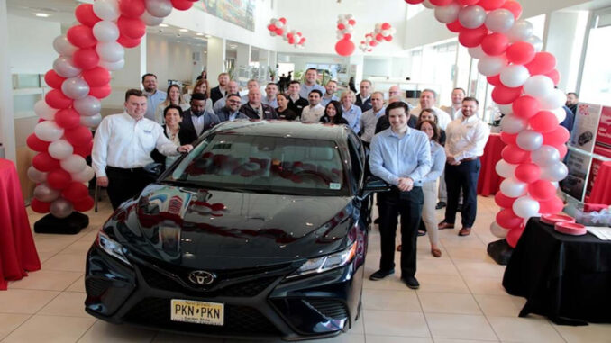 toyota-buyuk-kiyak-gecti-bedava-otomobil-dagittilar-ibQZ6L16.jpg